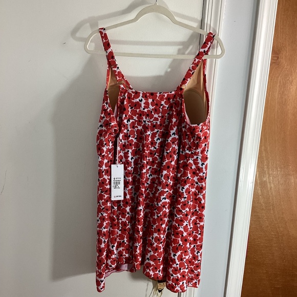 NWT PERONA WOMAN PLUS 24W FLORAL RED SWIMDRESS ONE PIECE SWIMSUIT FLATTERING - Picture 3 of 10
